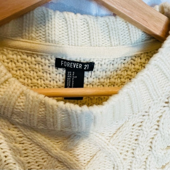 Forever 21 Sweater, Eggshell heavy cable knit. Sz Small Misses. Short sleeves. - Picture 5 of 7